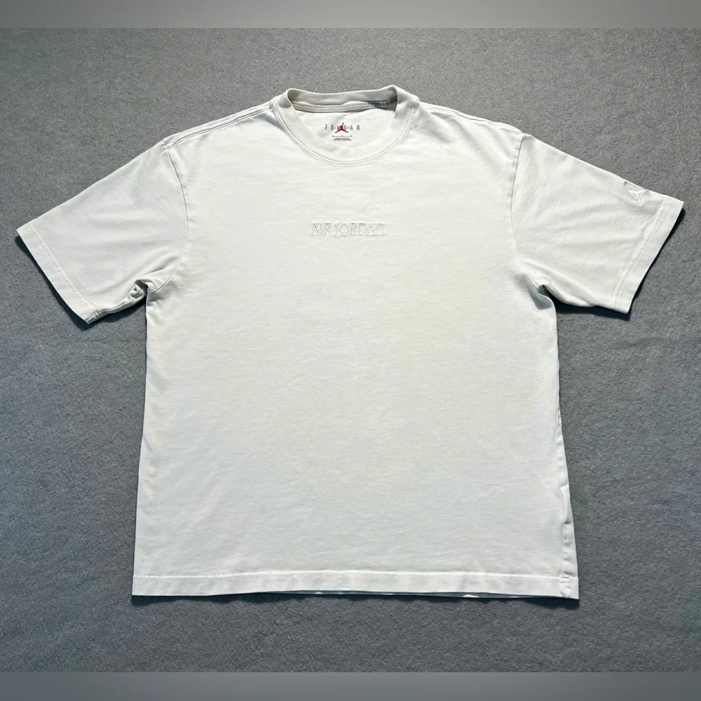 Air Jordan Men’s Medium T-Shirt Light Gray Embroidered Logo 100% Cotton